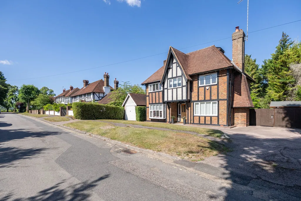 4 bed house for sale, Chichester Road, Dorking, RH4