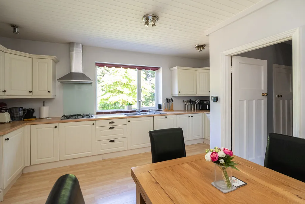 Chichester Road, Dorking, RH4, photo 3