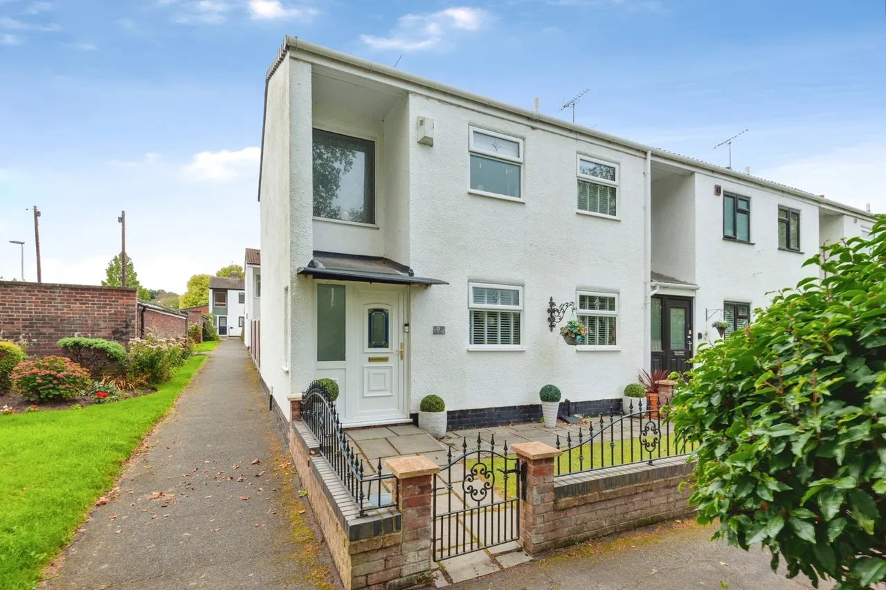 Wellington Gate, Hale Village, L24, photo 2