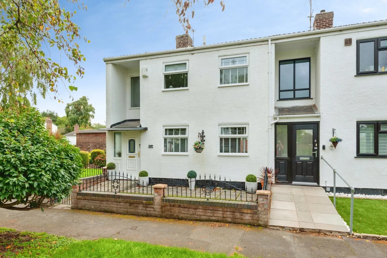 3 bed property for sale, Wellington Gate, Hale Village, L24