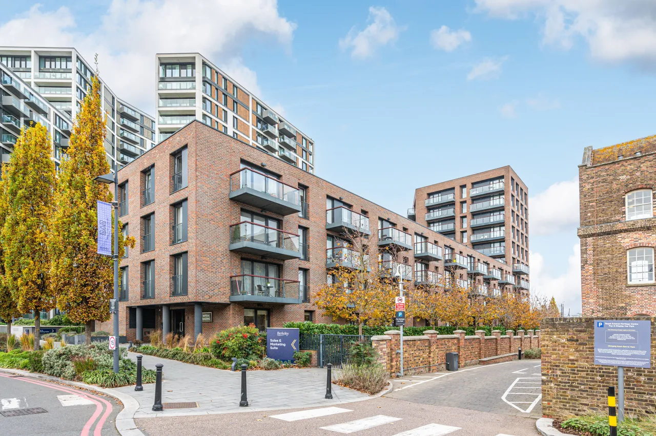 3 bed flat for sale, London, SE18