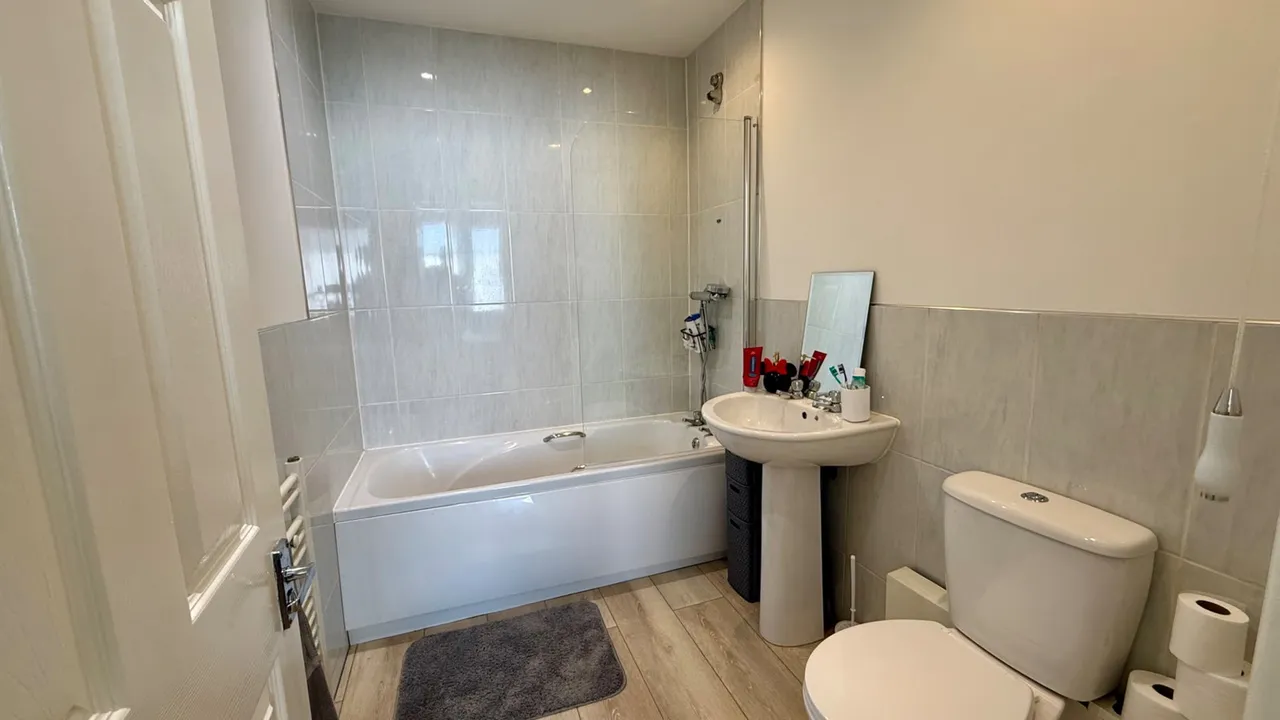 High Street, Sheerness, ME12, photo 6