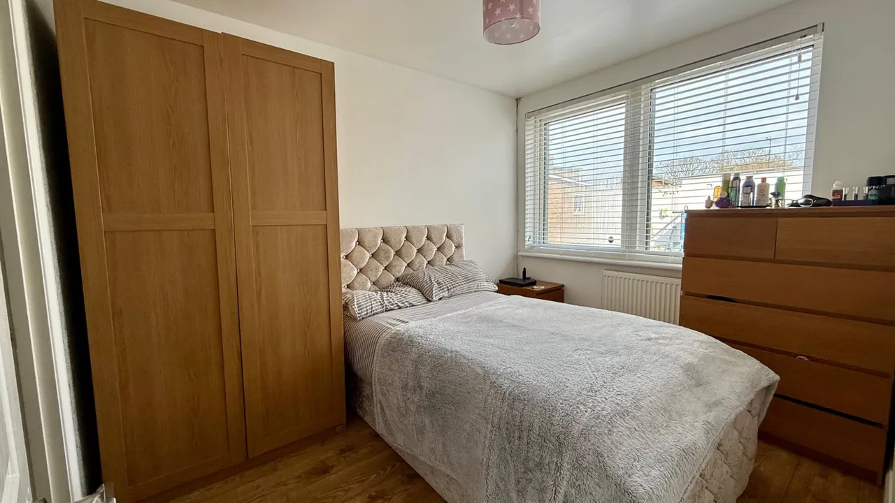 High Street, Sheerness, ME12, photo 5