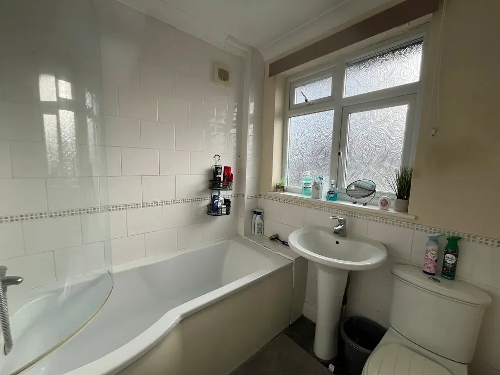 London Road, Aston Clinton, Buckinghamshire, HP22 5HG, photo 5