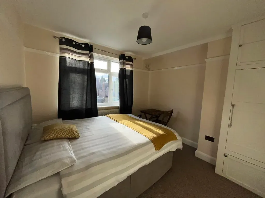 London Road, Aston Clinton, Buckinghamshire, HP22 5HG, photo 4