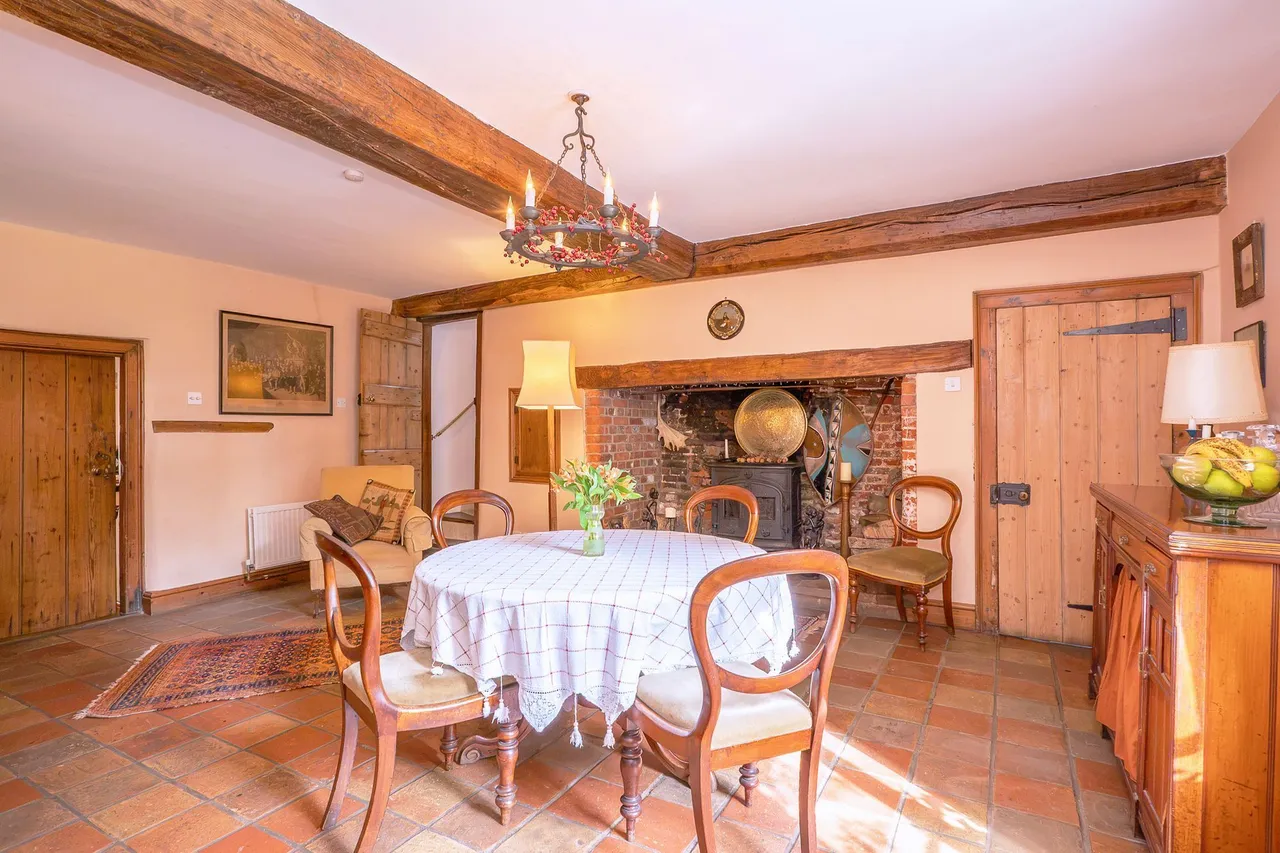 Period Home with a 1.2-Acre Plot, photo 8