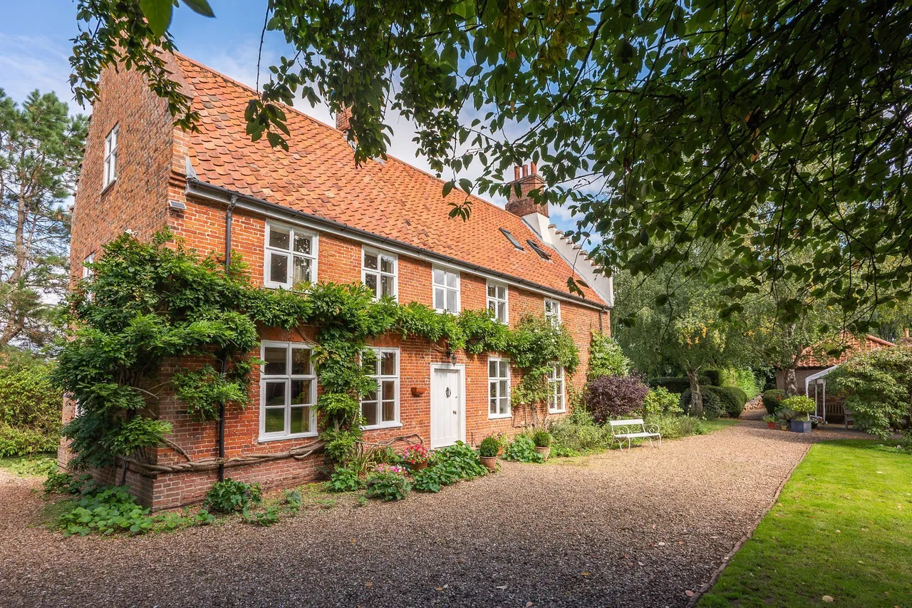 5 bed property for sale, Period Home with a 1.2-Acre Plot