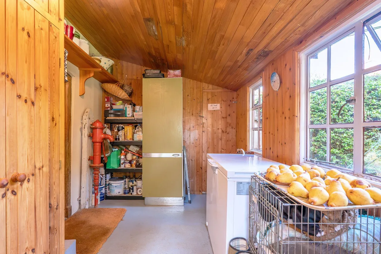 Period Home with a 1.2-Acre Plot, photo 13
