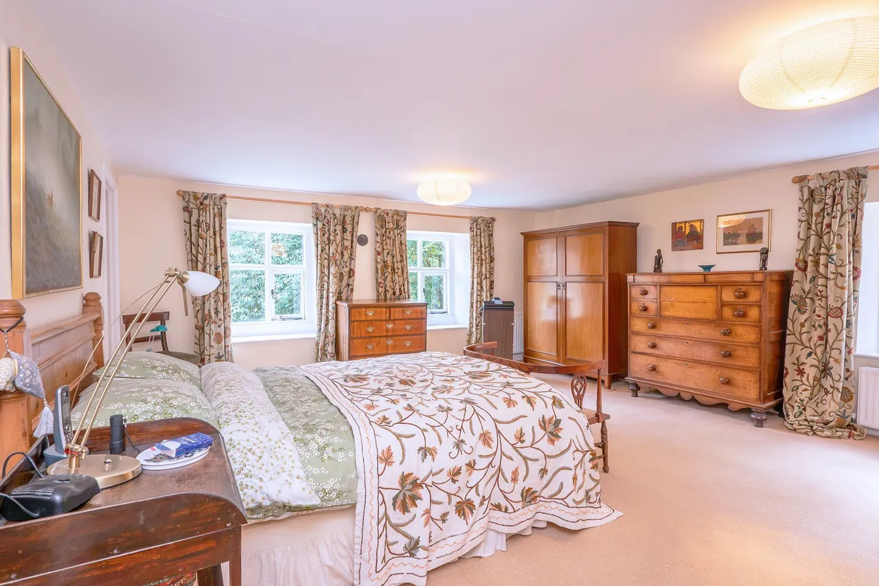 Period Home with a 1.2-Acre Plot, photo 16