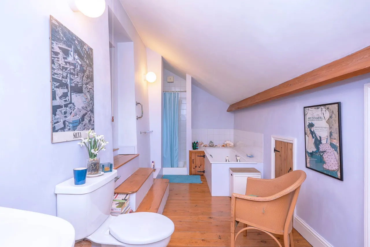 Period Home with a 1.2-Acre Plot, photo 21