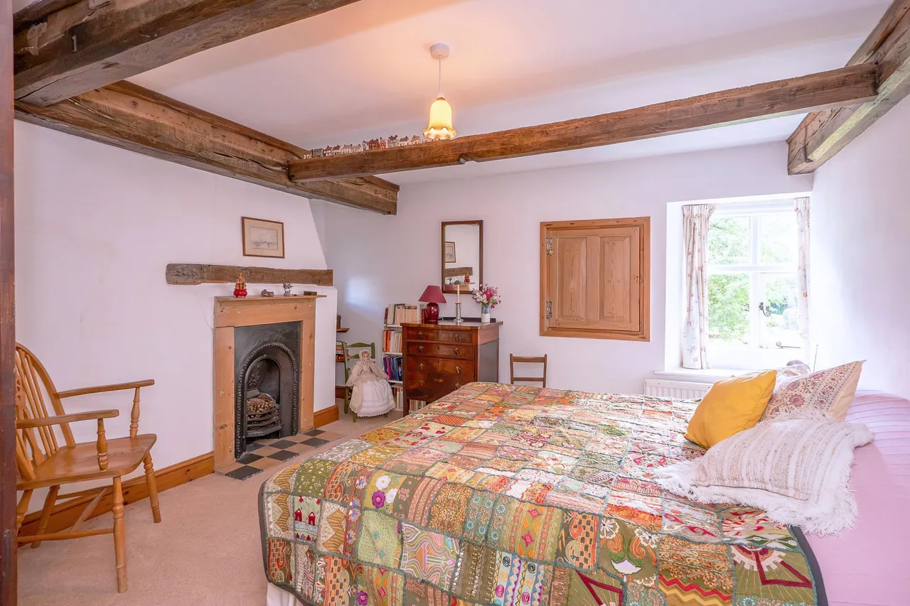 Period Home with a 1.2-Acre Plot, photo 18