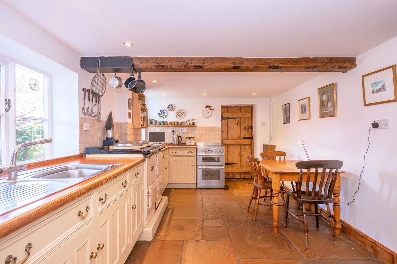 Period Home with a 1.2-Acre Plot, photo 11