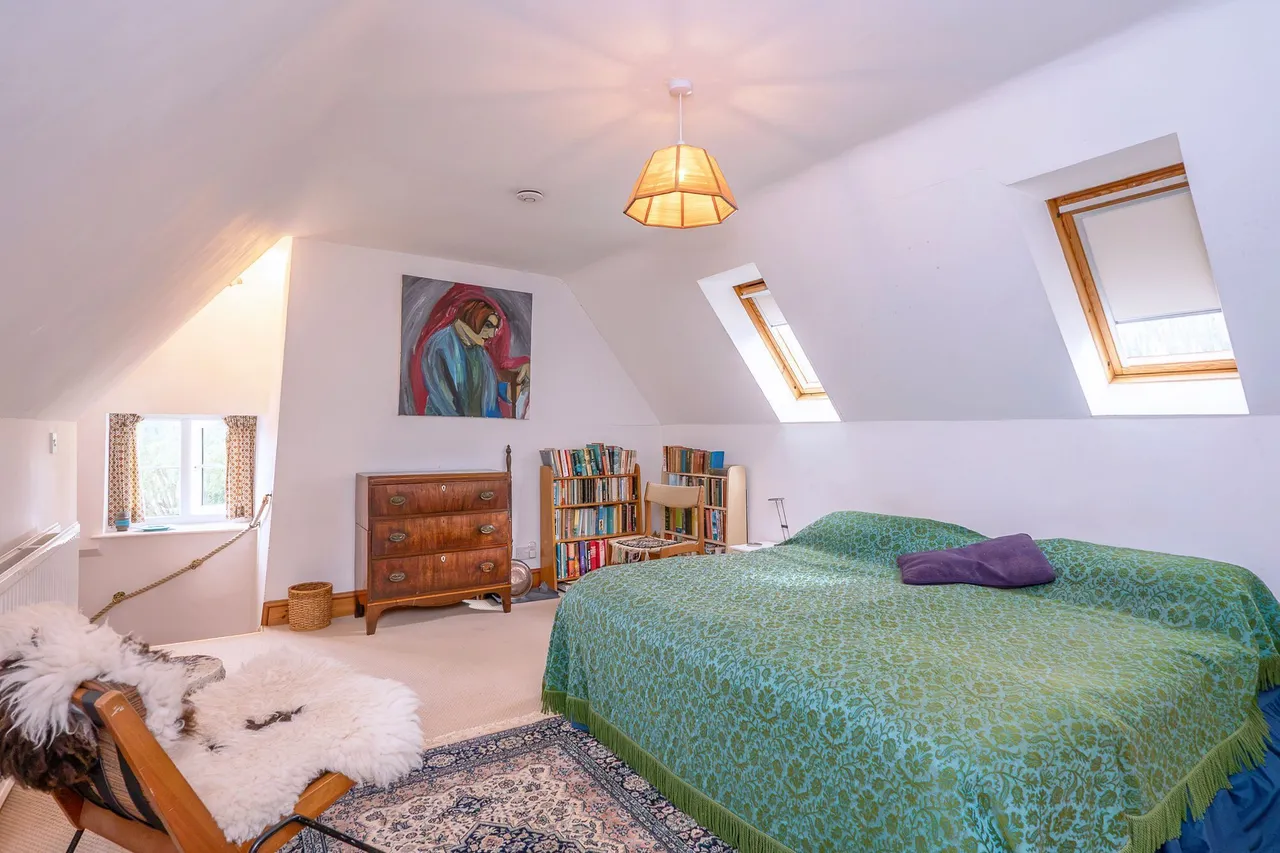 Period Home with a 1.2-Acre Plot, photo 20