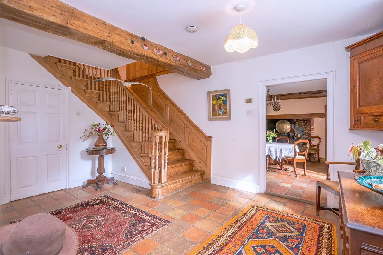 Period Home with a 1.2-Acre Plot, photo 7