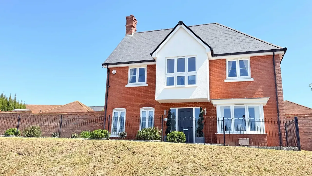 5 bed house for sale — Farleigh Gardens, Rochester, ME1