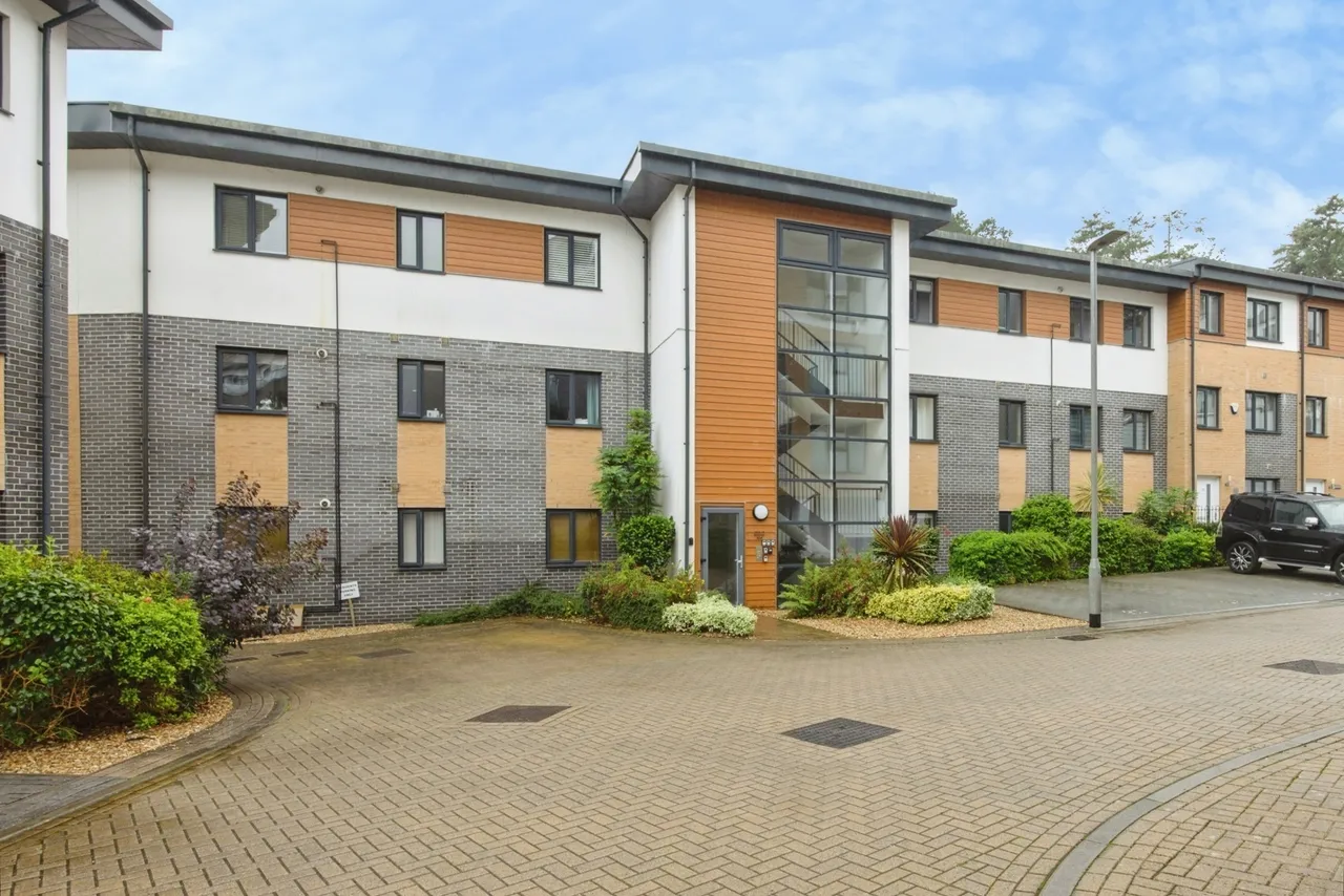 2 bed flat for sale, Rashleigh Road, Duporth, PL26