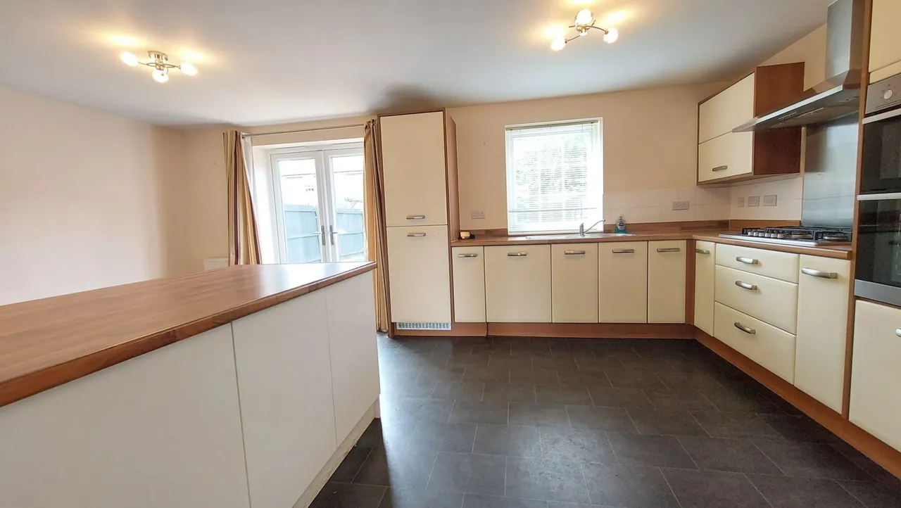 Huntingdon Place, Bourne, PE10, photo 3