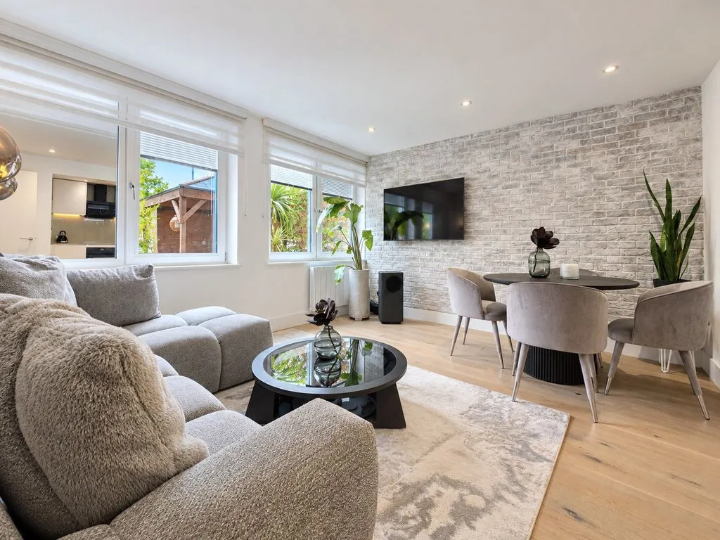 1 bed flat for sale — London Road, High Wycombe HP11 1HA