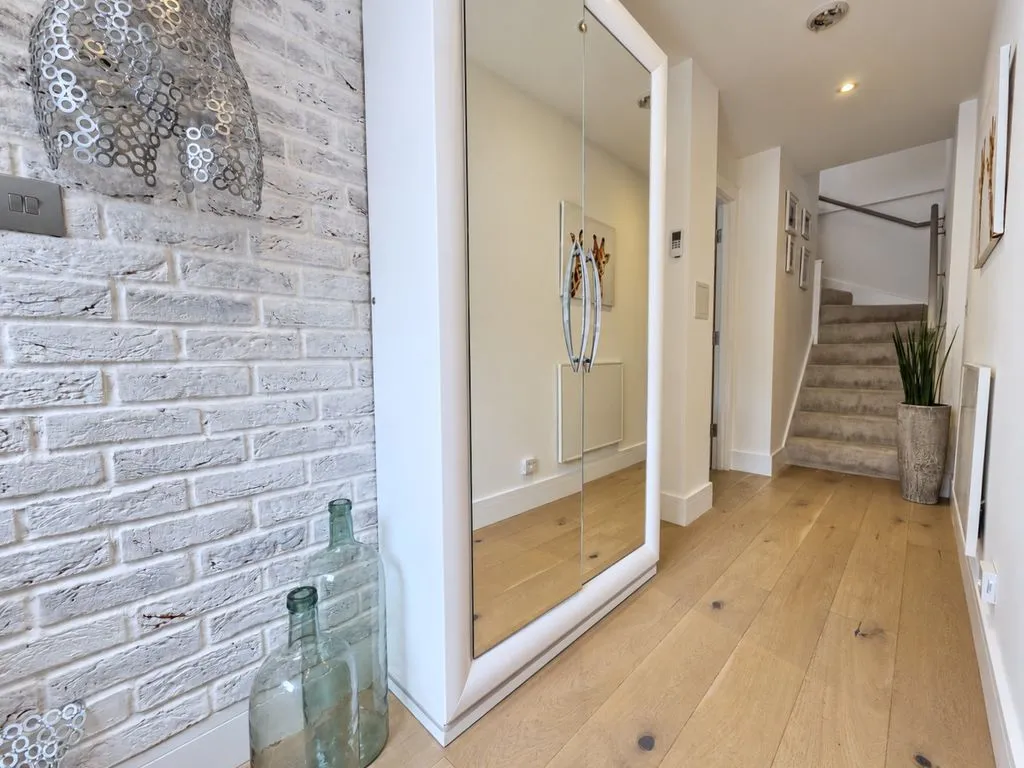 London Road, High Wycombe HP11 1HA, photo 6