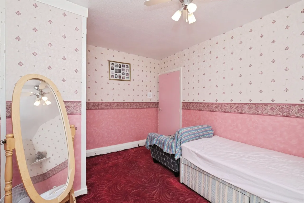 Lamb Crescent, Ripley, DE5, photo 10