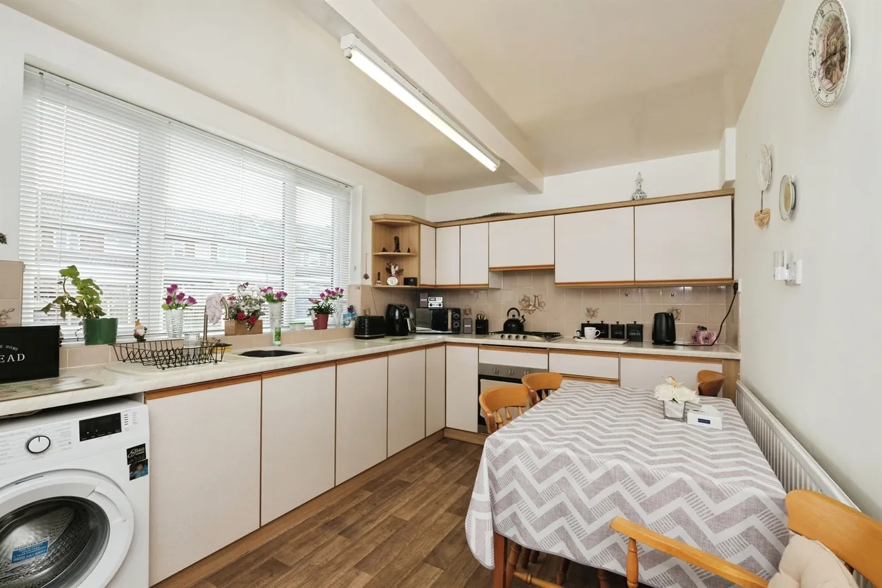 Lamb Crescent, Ripley, DE5, photo 3