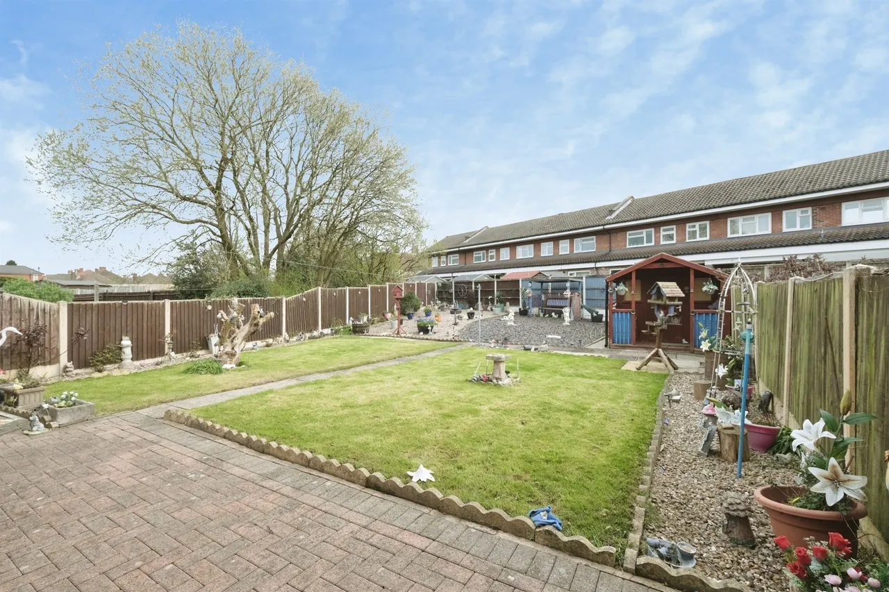 Lamb Crescent, Ripley, DE5, photo 15