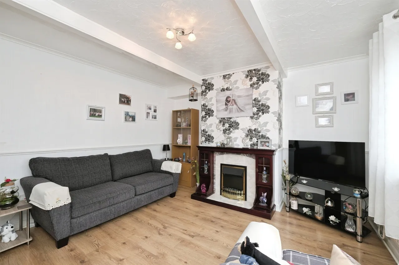 Lamb Crescent, Ripley, DE5, photo 4