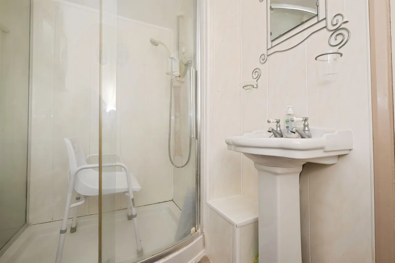 Lamb Crescent, Ripley, DE5, photo 14