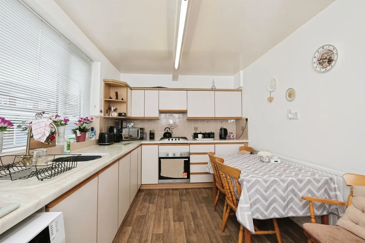 Lamb Crescent, Ripley, DE5, photo 6