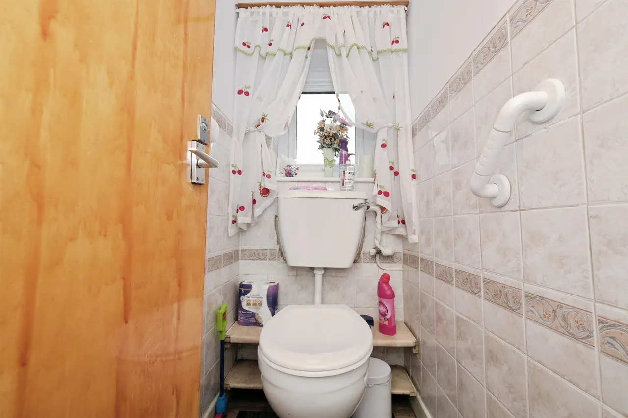 Lamb Crescent, Ripley, DE5, photo 7