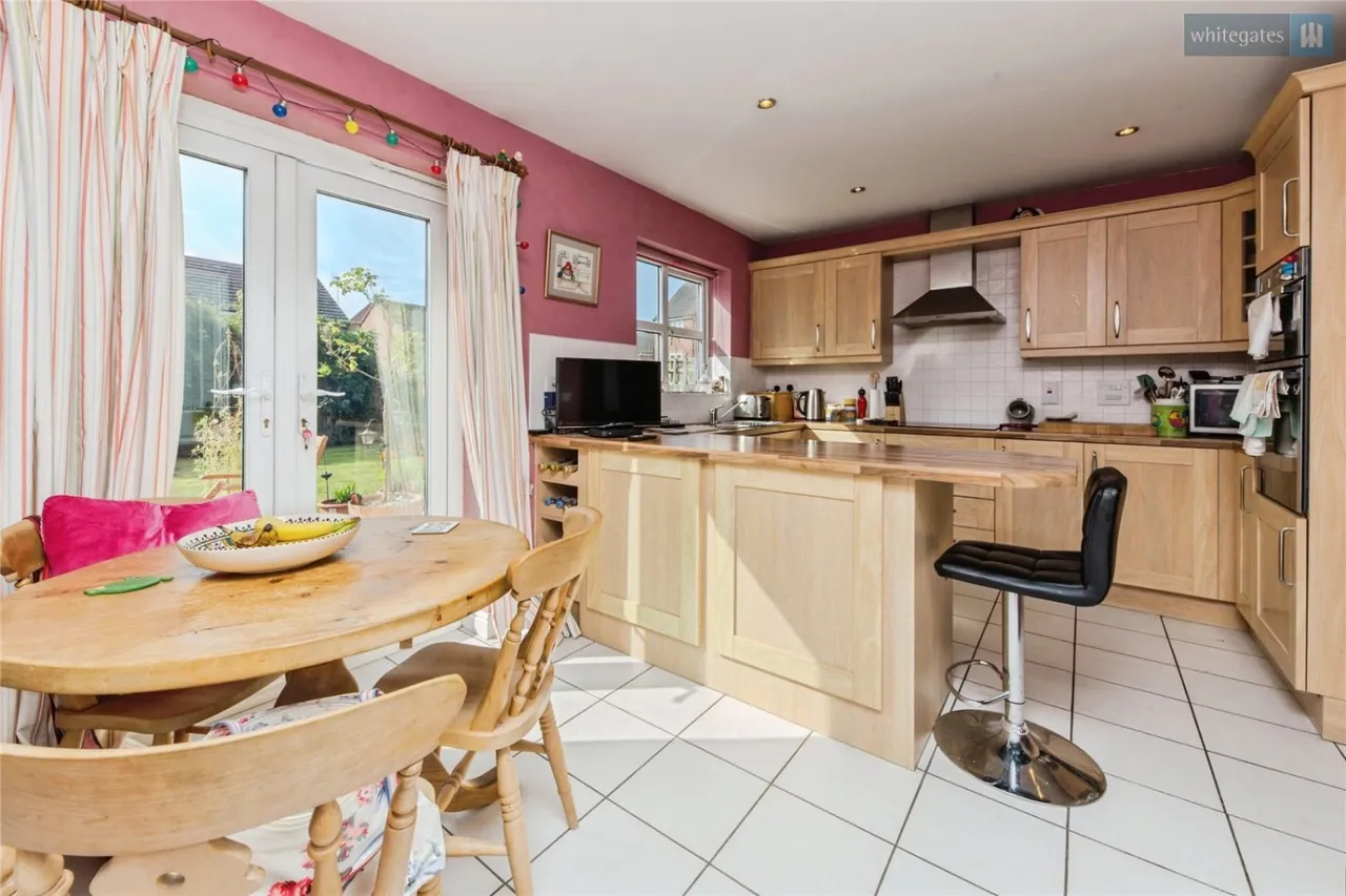 Salisbury Close, Crewe, CW2, photo 3