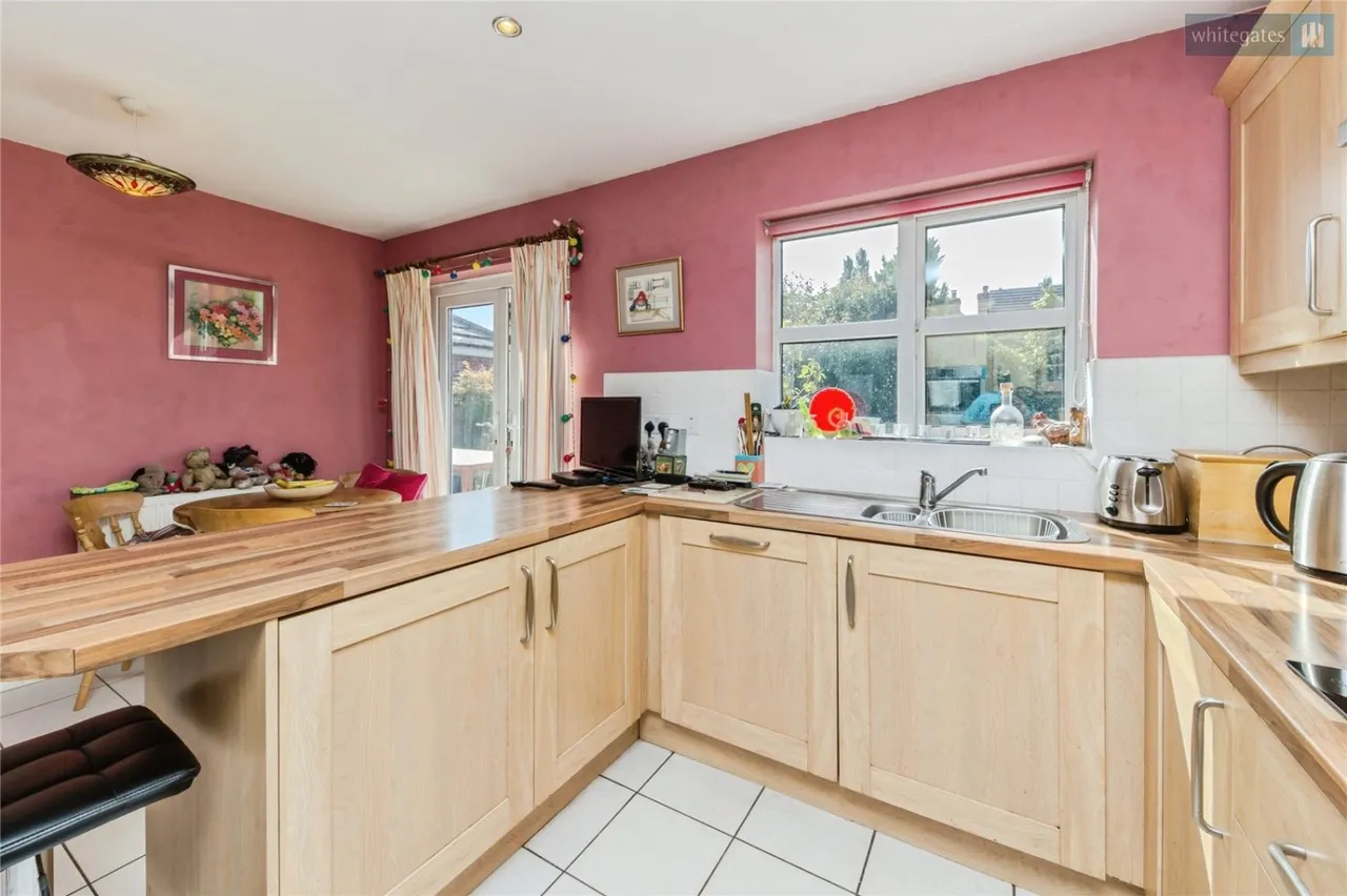 Salisbury Close, Crewe, CW2, photo 7
