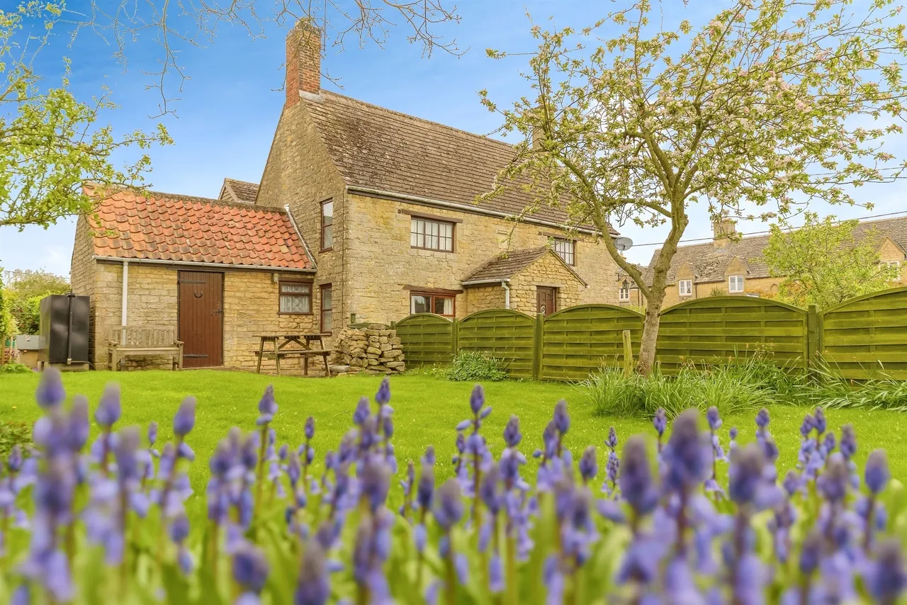 4 bed house for sale, Main Street, Peterborough, PE8