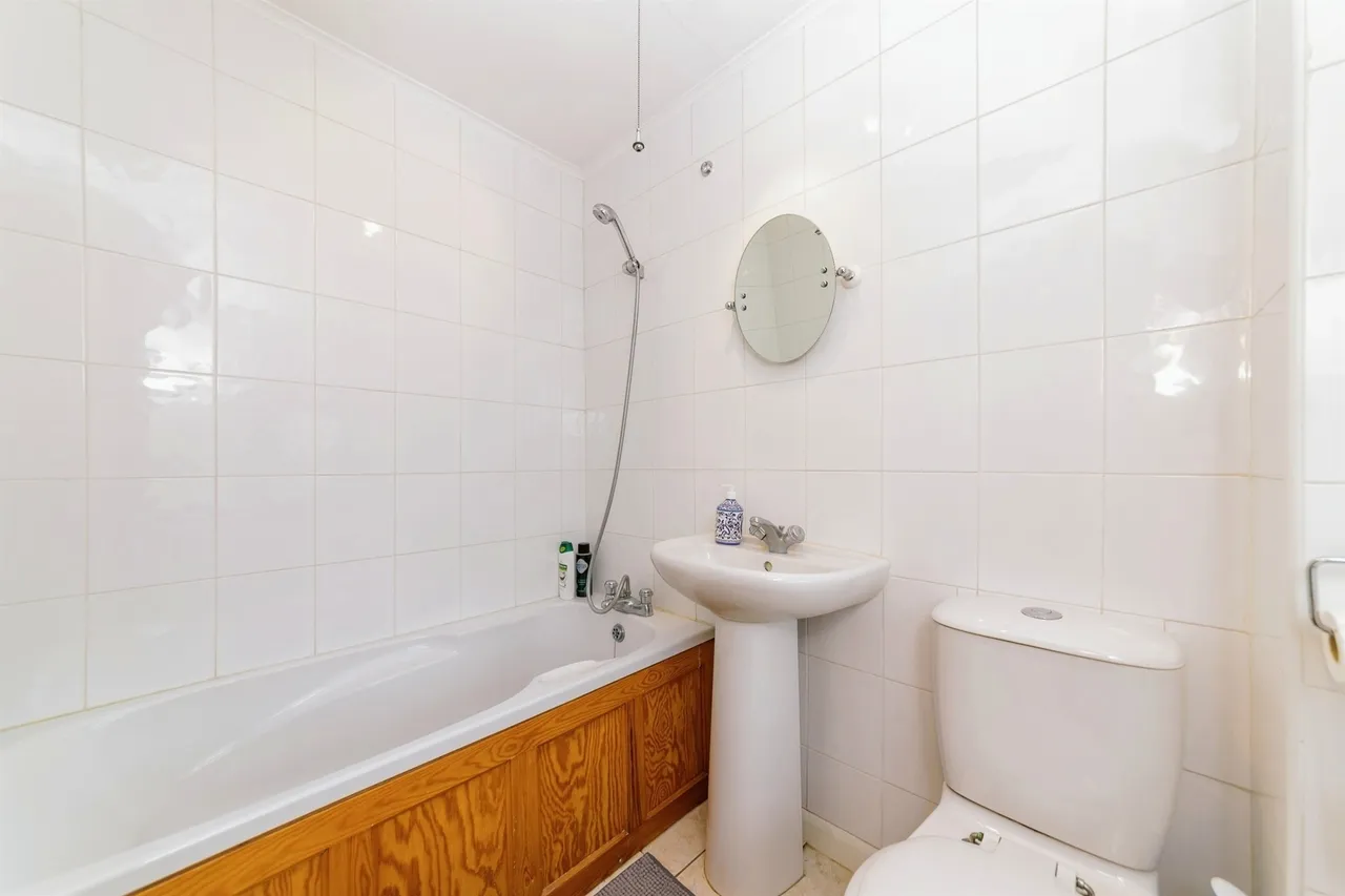 Main Street, Peterborough, PE8, photo 9