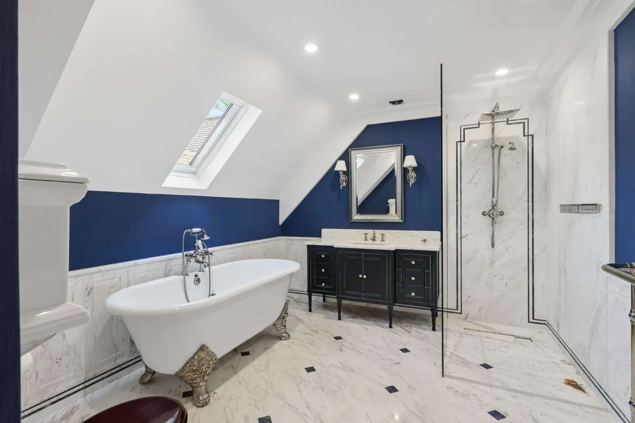 Queens Drive, Oxshott, Leatherhead, Surrey, KT22 0PB, photo 11