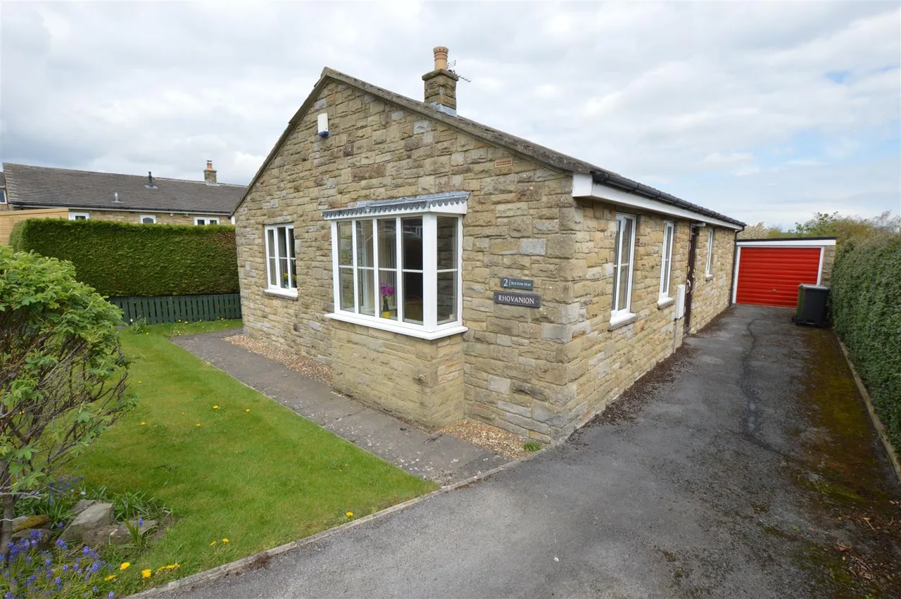 3 bed house for sale, Bolton Way, Leyburn