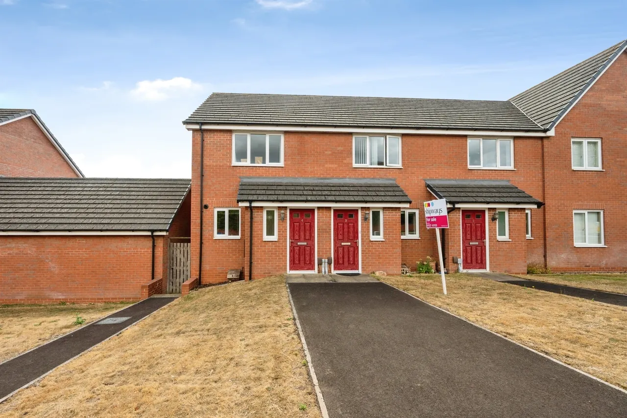 2 bed house for sale — Almondsbury Close, Redditch