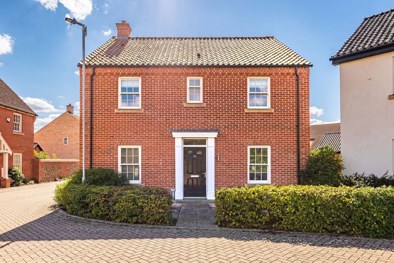 4 bed house for sale, Detached Home in Holt Offered with No