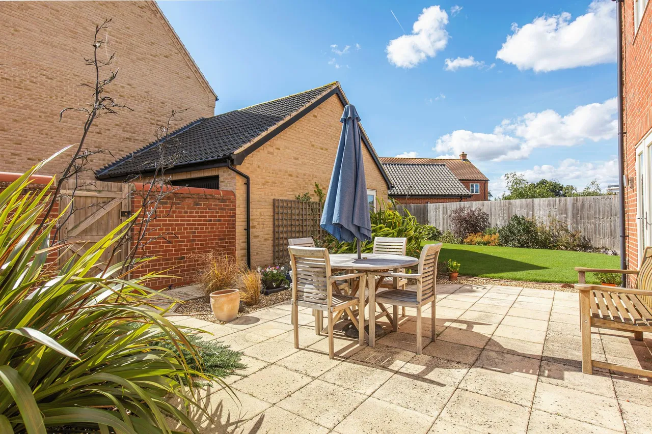 Detached Home in Holt Offered with No, photo 13