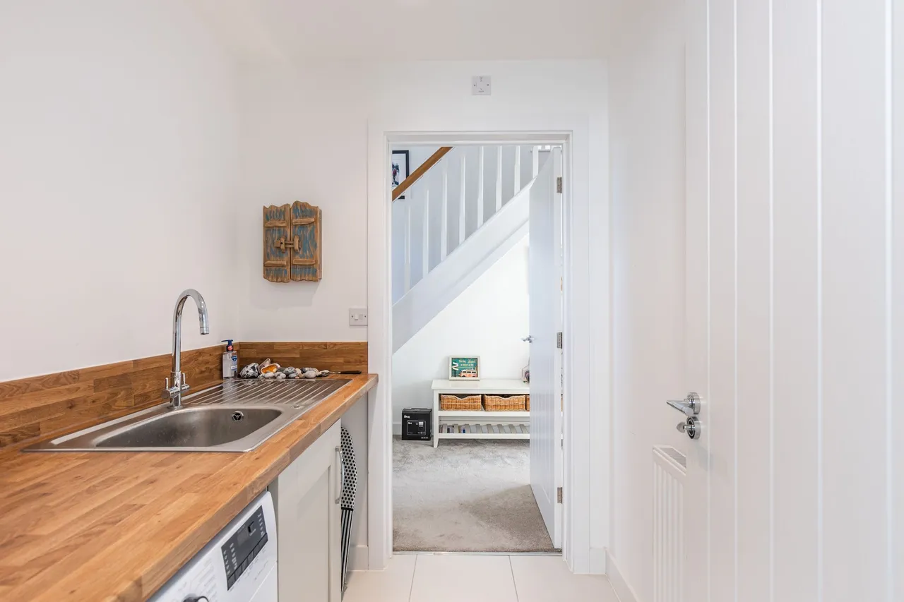 Detached Home in Holt Offered with No, photo 6