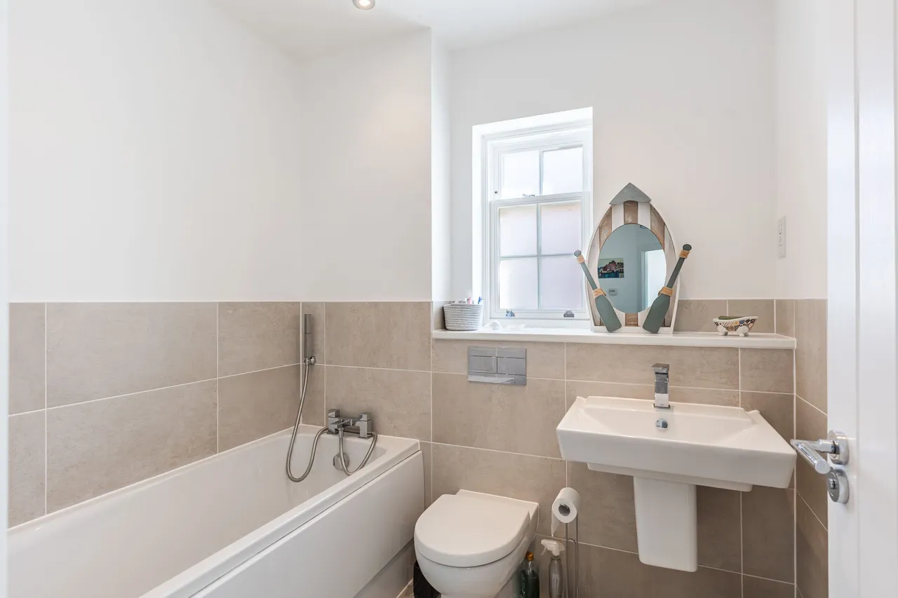 Detached Home in Holt Offered with No, photo 12