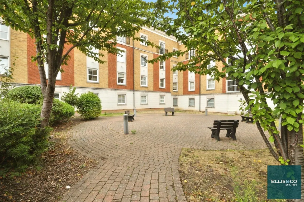High Road, North Finchley, N12, photo 8