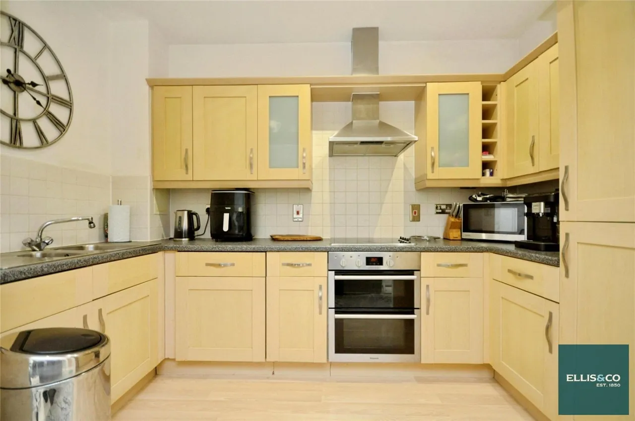 High Road, North Finchley, N12, photo 2