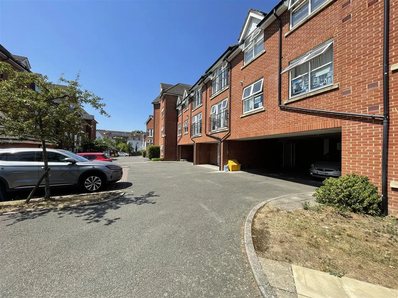 Pembroke Road, Ruislip, photo 6