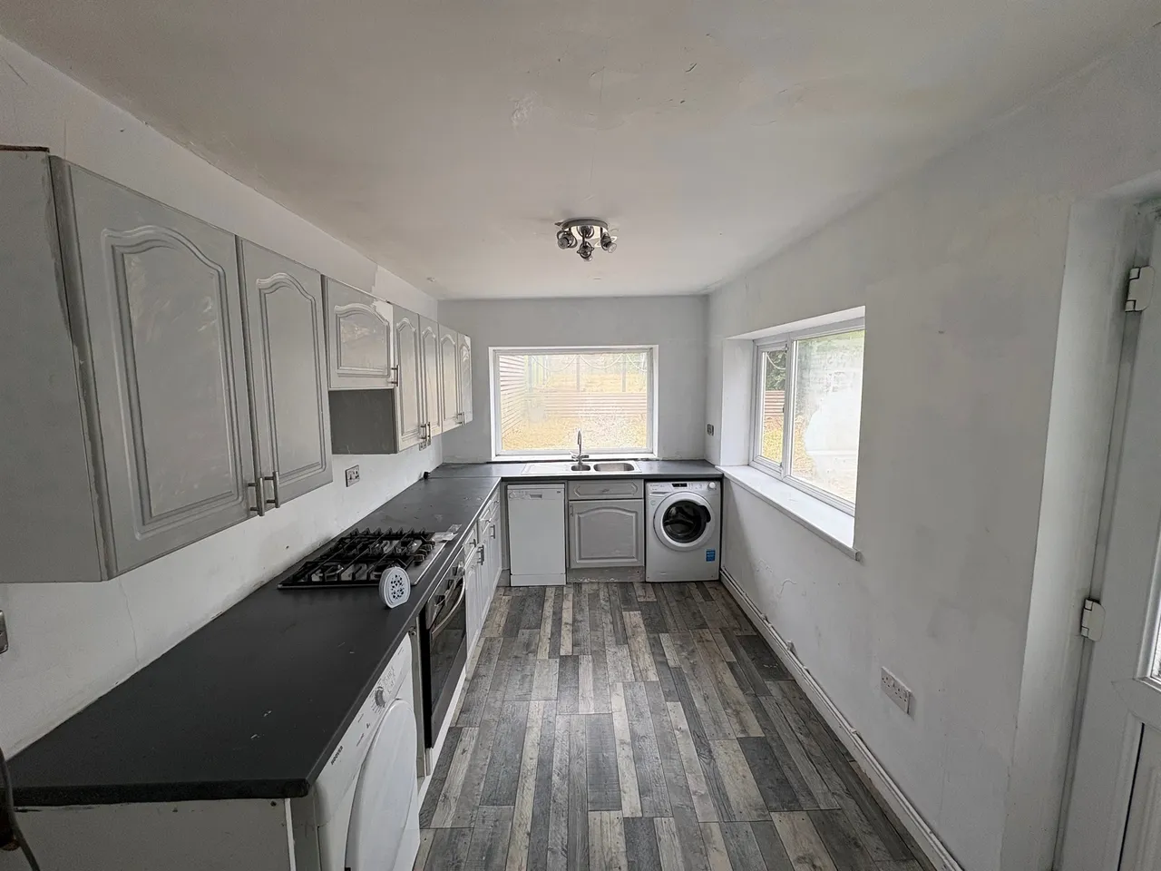 Vicarage Road, Swansea, SA6, photo 3