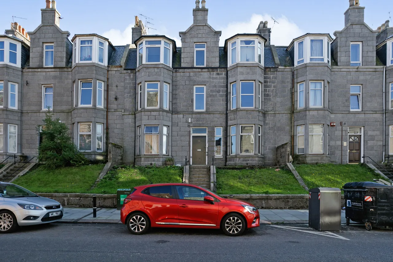 2 bed flat for sale — Victoria Road, Aberdeen