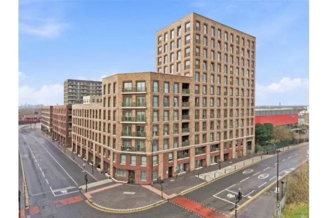 20 Armada Way, London, photo 2