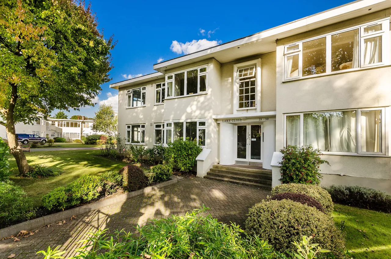 26 Lake Close, London, photo 5