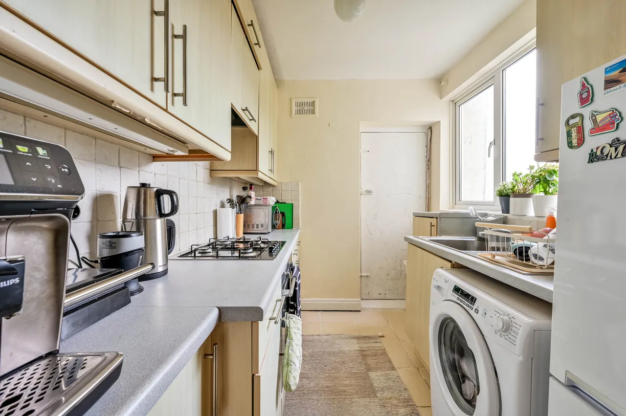 26 Lake Close, London, photo 3