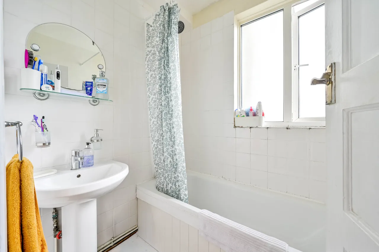 26 Lake Close, London, photo 7